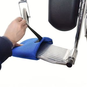 Funda protectora para pedales de silla de ruedas, paquete individual azul, material de algodón, almohadilla anticolisión para uso de pacientes mayores - Product Image 1