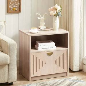 Table de chevet moderne en bois avec porte cannelée et étagère ouverte, table d'appoint pour chambre à coucher et salon - Product Image 1