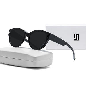 Gafas de sol polarizadas de moda unisex con montura negra, lentes de PC con protección UV400, tipo 3, para hombres y mujeres - Product Image 5