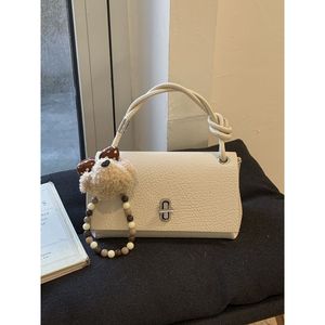 Nouveau sac à bandoulière carré avec fermoir et chaîne, design tendance pour femme - Product Image 4