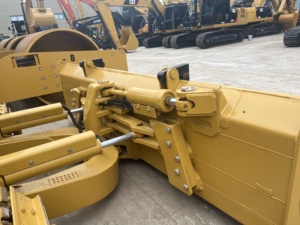 รถดันดินตีนตะขาบ CAT D5M มือสอง เครื่องยนต์เดิม 3.6CBM ใบมีด S-Blade พร้อมริปเปอร์ด้านหลัง สภาพดี เหมาะสำหรับงานปรับระดับถนนและงานดิน - Product Image 4