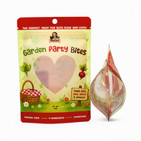 Sachets Mylar personnalisés à finition mate avec fenêtre de forme spéciale et trou de suspension rond pour friandises pour animaux et aliments pour chiens
