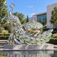 Sculpture d'oiseau paon en métal élégante, polie miroir, personnalisée pour parcs, places, jardins, hôtels et cours paysagères