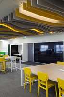 Panneau acoustique de plafond en fibre de polyester, panneau absorbant le son en feutre PET pour hôtel, bureau, bibliothèque