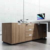 Moderno lusso a forma di l Executive Desk ufficio tavolo Manager con pannello di stoccaggio e presa di sollevamento elettrico
