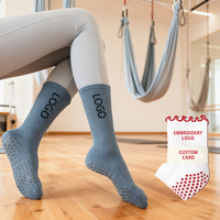 Chaussettes de sport Pilates à volants, sans MOQ, athlétiques, OEM, en coton doux, antidérapantes, pour la gym, brodées, mignonnes, personnalisées, été, avec revers