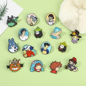 Fabrieks prijs populaire schattige cartoon thema Japanse anime personage zwart metaal zacht emaille revers speldjes badges voor fans - Product Image 1