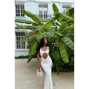 Vestido de Noche Blanco con Detalle de Ventana, Cintura Imperio, Talla XL, Estampado - Product Image 1
