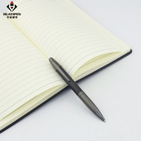Bolígrafo Profesional de Lujo Chino de Metal y Fibra de Carbono, Color Negro Pistola, con Ancho de Escritura de 0.7 mm