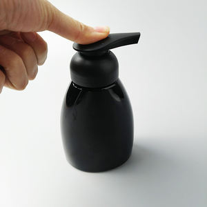 Bouteille moussante rechargeable en plastique pour savon à main Bouteille à pompe à mousse <span class=keywords><strong>solide</strong></span> noire de 8.5oz - Product Image 1