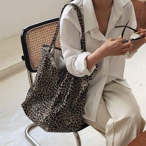 Bolsa de Compras de Lona con Estampado de Leopardo, Gran Capacidad, Logotipo Personalizado, para Uso Diario de Mujeres, Venta al Por Mayor - Product Image 4