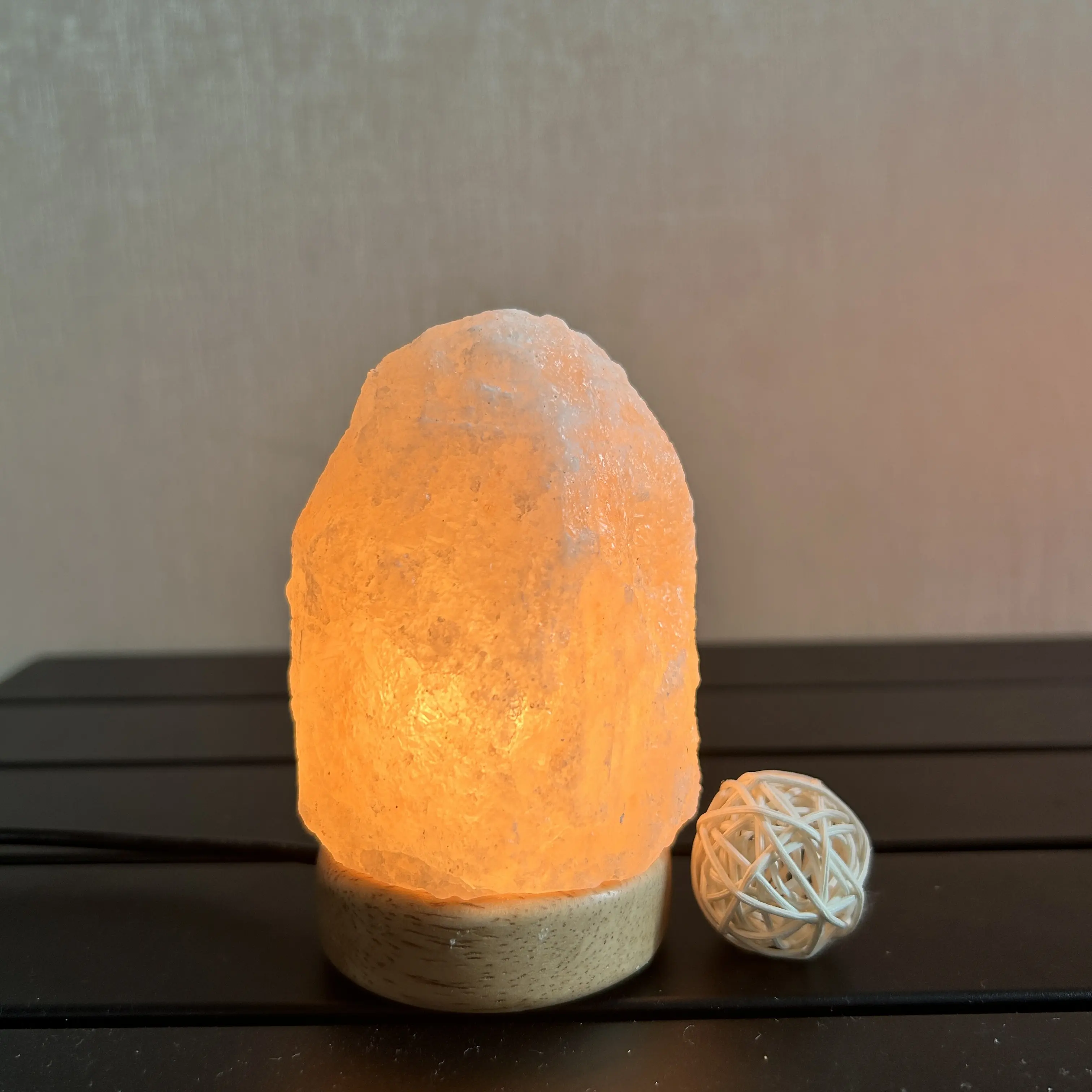 Wholesale Natural Shape Serene Atmosphere with 5V 2700K Halogen Lamp and Night Light Rock Salt Lamp for Home Decoration