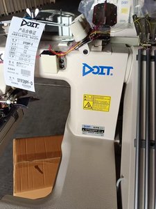 Machine à coudre industrielle informatisée à aiguille simple et à lit plat DT928AT avec entraînement direct et bras déporté - Product Image 2