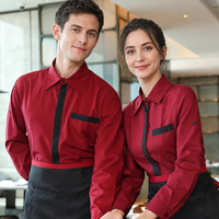Uniformes de serveur rouges robustes de style chemise avec logo personnalisé pour restaurant, barista, hôtel étoilé – En stock