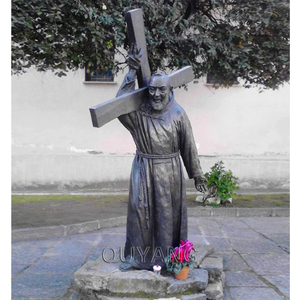 QUYANG-escultura de Metal para exteriores, estatua de Metal para Padre, Santo religioso, tamaño real, bronce, Padre, <span class=keywords><strong>Pio</strong></span>, estatua que porta la cruz para la Iglesia - Product Image 1