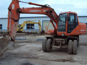 Excavatrice hydraulique DX140LC-7 sur chenilles DOOSAN Excavatrice DX140W-5 à roues Doosan DX140 d'occasion - Product Image 2