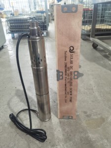 ปั๊มน้ำแบบจุ่มใต้น้ำไร้แปรงถ่าน 12V DC ระยะส่ง 35 เมตร อัตราการไหล 2 ลูกบาศก์เมตร/ชั่วโมง ขนาด <span class=keywords><strong>1</strong></span> นิ้ว 150 วัตต์ ใช้พลังงานแสงอาทิตย์ สำหรับบ่อน้ำลึก แรงดันต่ำ เหมาะสำหรับการชลประทาน - Product Image 3