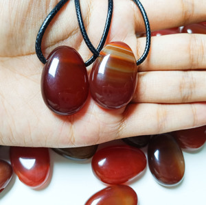 Collier Pendentif en Agate Rouge Naturelle, Cornaline et Calcédoine Rouge, Forme Œil, avec Breloques Œil en Pierre Précieuse de Quartz, Vente en Gros Miss Stone - Product Image 2
