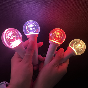 Llavero Acrílico Oficial con Logotipo Personalizado, <span class=keywords><strong>Mini</strong></span> Linterna LED RGB, Barra de Luz, Regalos Promocionales para Fans de Ídolos, Conciertos, Fiestas Anuales - Product Image 4