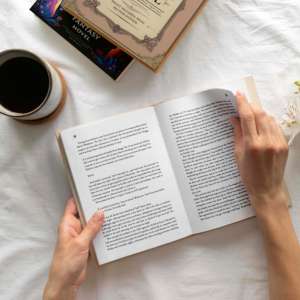 Livres d'impression à colonne vertébrale <span class=keywords><strong>ronde</strong></span> de luxe à couverture rigide personnalisée éditions exclusives pour genre de fiction fabriqués à partir de papier de haute qualité - Product Image 4