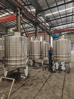 Cuve de fermentation de vin en acier inoxydable avec système de refroidissement pour utilisation en cave à vin