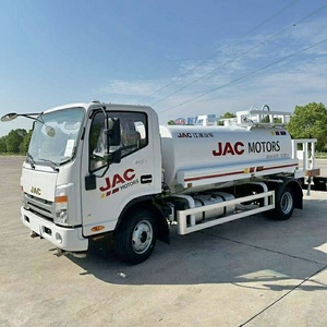Camión Cisterna de Agua JAC de 5000L de Capacidad, 6 Ruedas, Mini Camión Cisterna con Aspersor, Camión Pequeño de Riego en Venta - Product Image 3