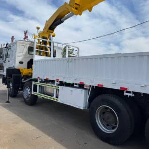 משאית HOWO עם מנוף 8x4, 420 כוחות סוס, תקן יורו 3, מנוף <span class=keywords><strong>12</strong></span> טון - Product Image 2