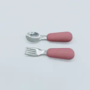 Livraison rapide de qualité alimentaire sans BPA infantile asperge forme poignée Silicone aciers inoxydables fourchette et cuillère ensemble pour les enfants - Product Image 1