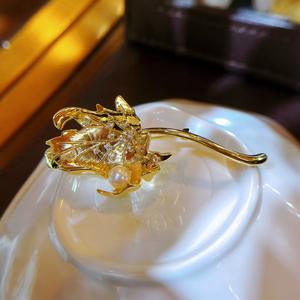 Broche del Año de la Serpiente 2025, Emblema de Dibujos Animados, Serpiente Espiritual que Ofrece Buena Suerte, Conmemora el Año con Estilo - Product Image 4