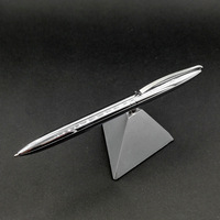 Bolígrafo Magnético Levitante Promocional con Base Triangular Metálica Plateada y Logotipo Personalizado