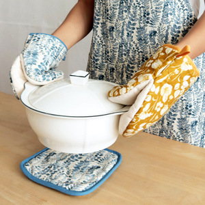 Ensemble de gants de four en coton avec couvercle de pot et set de table, motif floral, tulipes jaunes, feuilles bleues, 18 cm, pour utilisation au four - Product Image 1