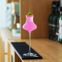 Unieke gepersonaliseerde handgemaakte kristallen geribbelde cocktailglazen met hoge steel, aangepast logo, elegante Europese lichte luxe, 4.4oz whiskyglas