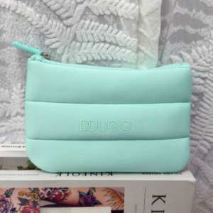 Pochette de voyage cosmétique en néoprène rouge et bleu avec logo personnalisé, imperméable, pour maquillage, beauté, fermeture éclair, portable, pour femmes - Product Image 1