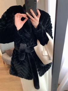 Cappotto in Pelliccia Ecologica di Alta Qualità per Donna, Elegante e Spesso, Morbido e Soffice, Nuovo Stile Invernale con Bordi in Pelliccia - Product Image 3