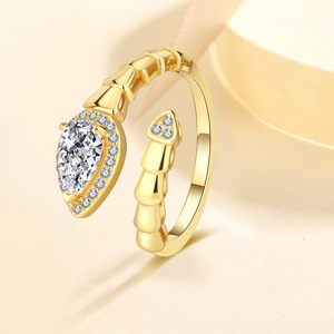 Vente en gros 925 argent Sterling forme de serpent 1carat poire coupe Moissanite bague Design de luxe Couple bague réglable pour les femmes - Product Image 1