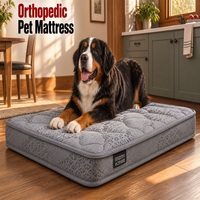 Matelas orthopédique pour chien avec une hauteur totale de 8 cm et un noyau en fibre de coco naturelle sous un matelassage texturé gris ondulé