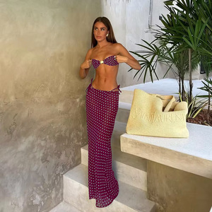 Ensemble de maillot de bain tendance pour femmes, 3 pièces, haut bandeau à pois imprimés en 3 couleurs, string et jupe en maille - Product Image 3