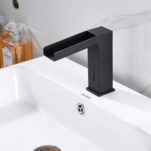 Grifo de lavabo automático con sensor, de un solo orificio y un solo manípulo, acabado negro mate premium, con válvula de cerámica, para baño. - Product Image 2