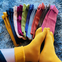Chaussettes Tabi japonaises pour femmes en molleton de neige épais et doux chaudes pour l'hiver à des prix abordables