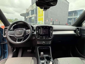 Véhicule d'occasion en gros pour l'exportation : <span class=keywords><strong>Volvo</strong></span> <span class=keywords><strong>XC40</strong></span> 2023, conduite à gauche, moteur turbo, sièges en cuir, SUV - Product Image 5