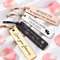 Porte-clés créatif et amusant en métal avec mousqueton, gravure laser, logo personnalisé, cadeau pour couple, vente en gros sur mesure