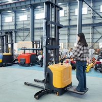 Gerbeur électrique à batterie 1500kg 2000kg avec pieds de soutien, gerbeur autoportant 2m 2.5m 3m de levage 48V pour entrepôt CE