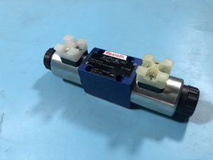 Nouveau solénoïde directionnel hydraulique R900561278 4WE6E6X/EG24N9K4 24VDC à double bobine pour machine d'injection - Product Image 4