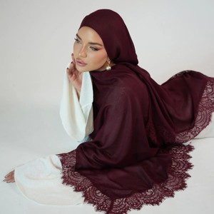ผ้าพันคอผ้าฝ้ายแต่งลูกไม้ยาวอเนกประสงค์สำหรับผู้หญิง ฮิญาบ ผ้าคลุมศีรษะ แฟชั่นชาติพันธุ์มาเลย์ตะวันออกกลาง สำหรับทุกฤดูกาล - Product Image 4