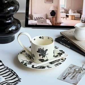 Lelyi Ensemble de tasses à café et d'assiettes en céramique exquise vintage pour le thé de l'après-midi Sens artistique haut de gamme pour la rentrée scolaire - Product Image 4