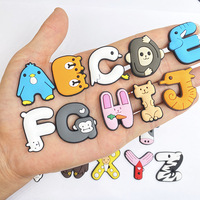 Breloques en caoutchouc PVC personnalisées avec logo, petites quantités minimales de commande, lettres Kawaii, fleurs, décorations pour sacs fourre-tout, sacs de plage et sabots