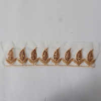 Bordure en dentelle brodée de perles et de paillettes en forme de tige de tulipe couleur or champagne sur organza pour la décoration de robes