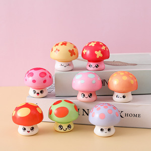 Mini champignon mignon de 5 cm, super doux, à récupération lente, jouet de décompression à presser, vente en gros - Product Image 2