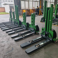 Neu eingetroffener tragbarer selbstladender Gabelstapler mit Lithiumbatterie 500kg 700kg 1000kg Hubkraft für Restaurants und andere Branchen