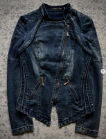 Veste en jean à col montant et double boutonnage, délavée style vintage, avec boutons métalliques décoratifs, coupe ajustée